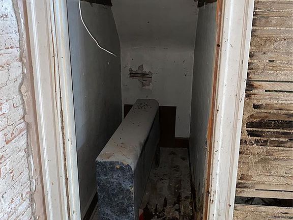 2nd image of 1010 Bittner St