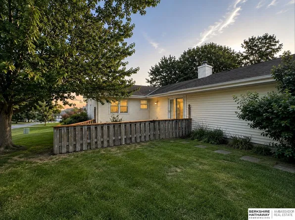16116 Arbor Ct, Omaha, NE 68130