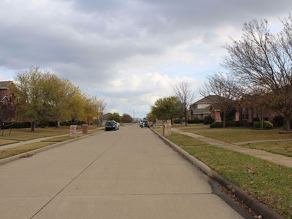 4th image of 2805 Deerborn St