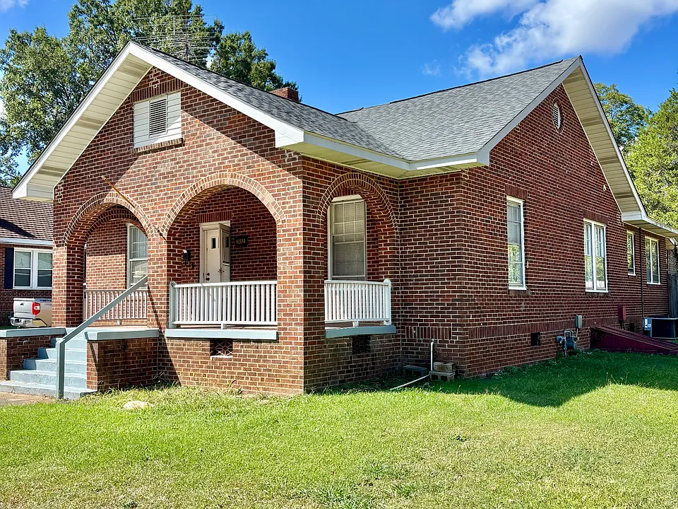 2412 Main St S