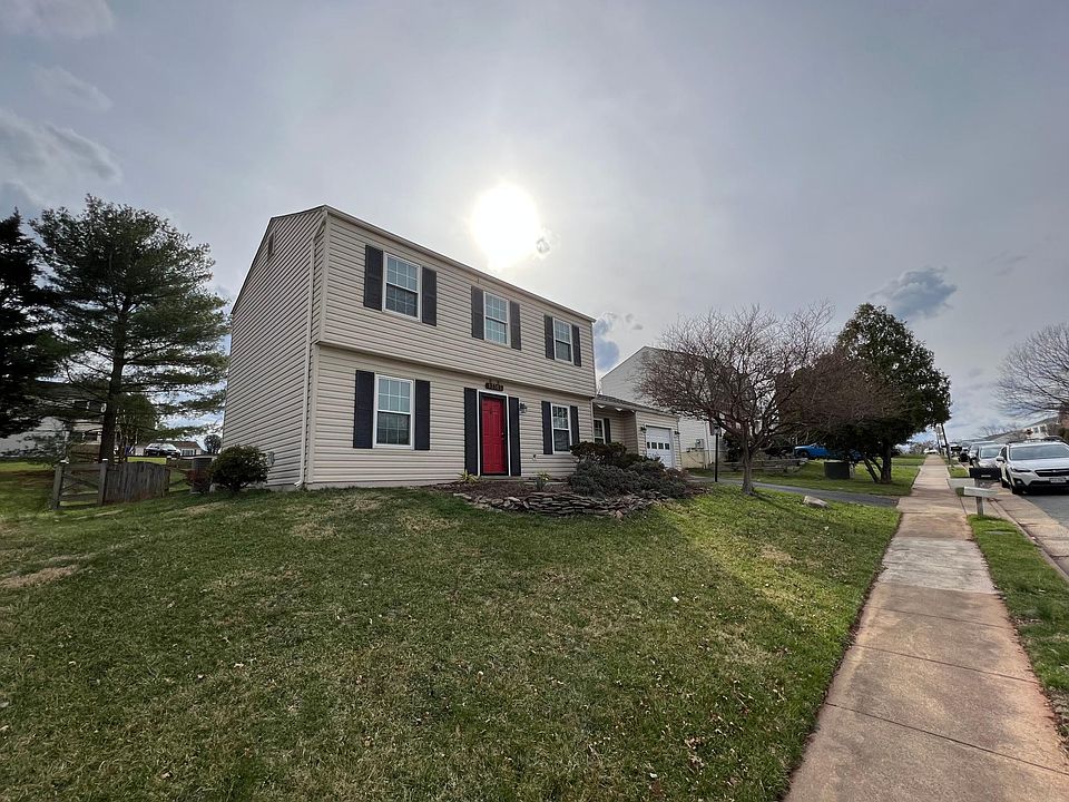 1st image of 13303 Hollinger Ave