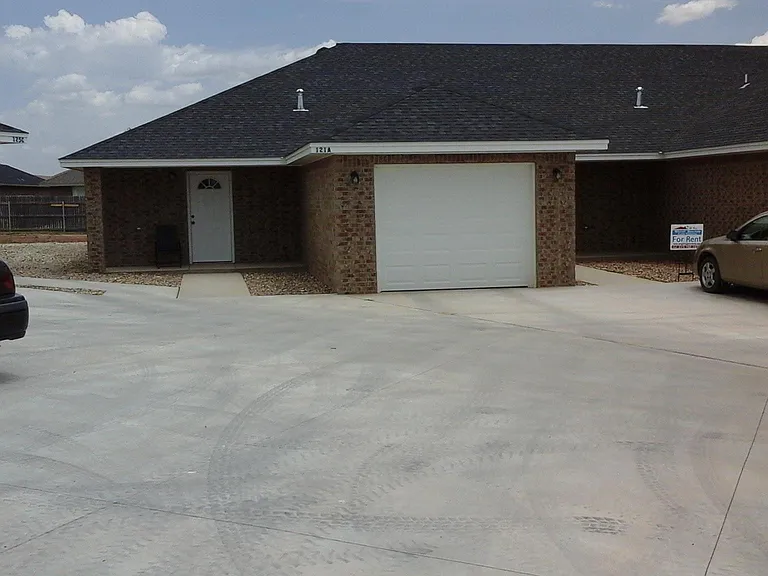 121 Limestone — Photo 1