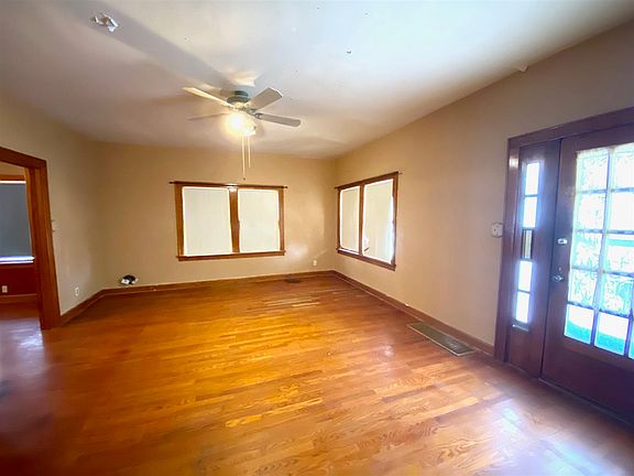 5th image of 420 W Elm Ave