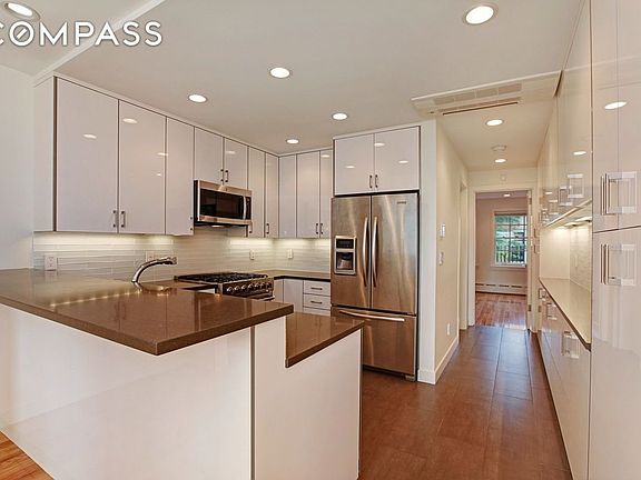 4th image of 431 W 44th St Fl 4