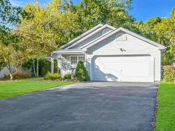 14 Westchester Court, Middle Island, NY 11953
