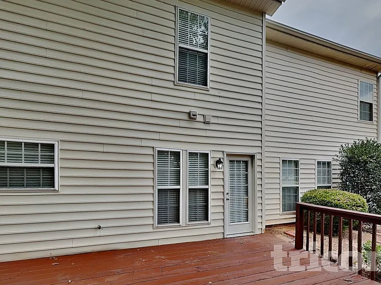 1002 Hollingdale Ct — Photo 18