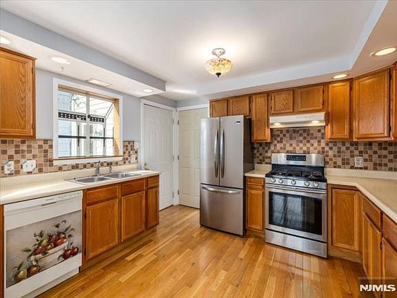5th image of 418 Union Ave