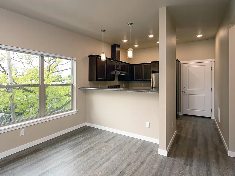 One Month Free, Broadway Station Apartments — Photo 5