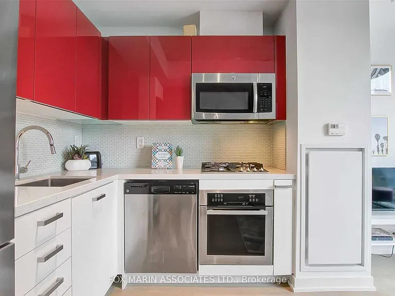 39 Brant St #523 — Photo 6