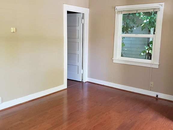 3rd image of 421 Monterey Ave