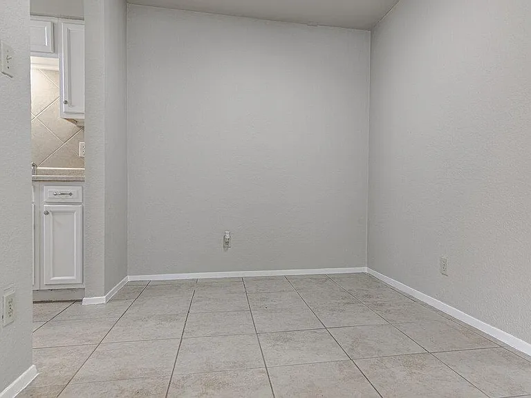 900 Sirocco Dr #B — Photo 7