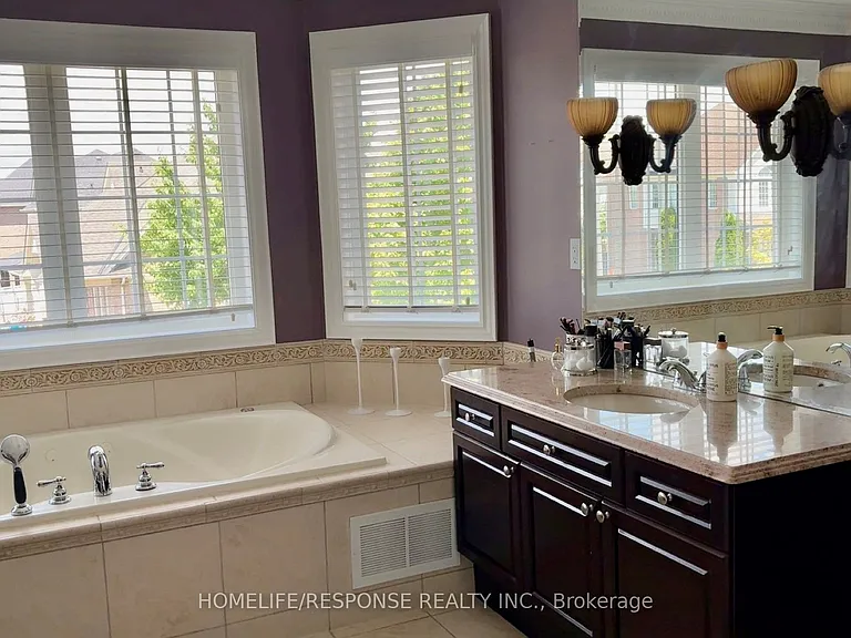 1382 Storey Dr — Photo 16