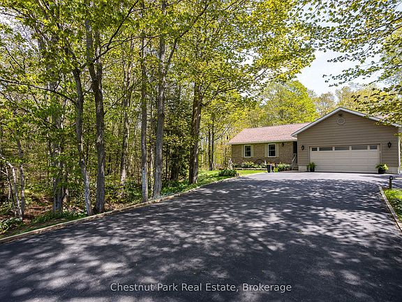 2nd image of 64 Maple Golf Cres