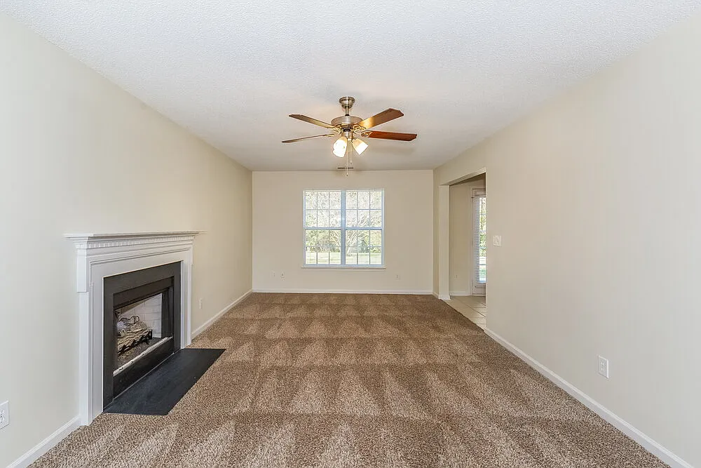 3 bed, 2.5 bath, 1536 sqft, $2,270 — Photo 3
