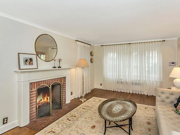 5th image of 15 Carlton St