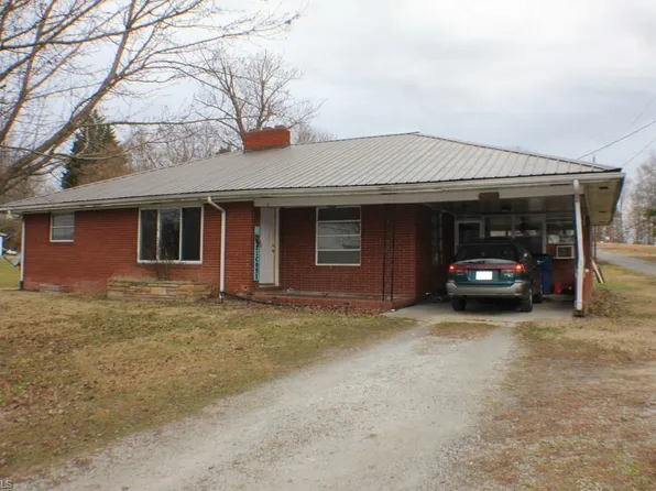 1354 Forrest Dr, Mount Airy, NC 27030