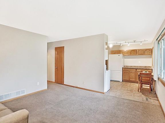 5th image of 1652 McLean Ave