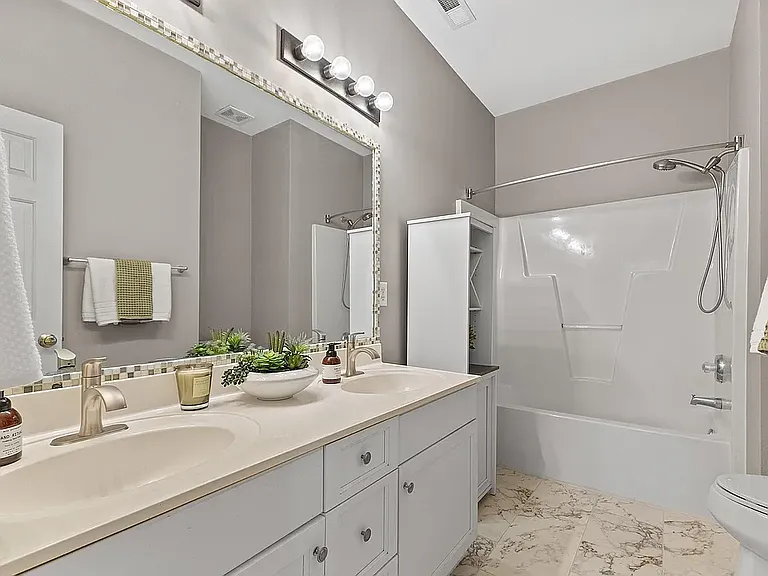 1st Floor Bath