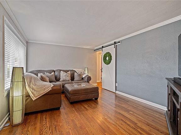 2nd image of 439 Blossom Dr