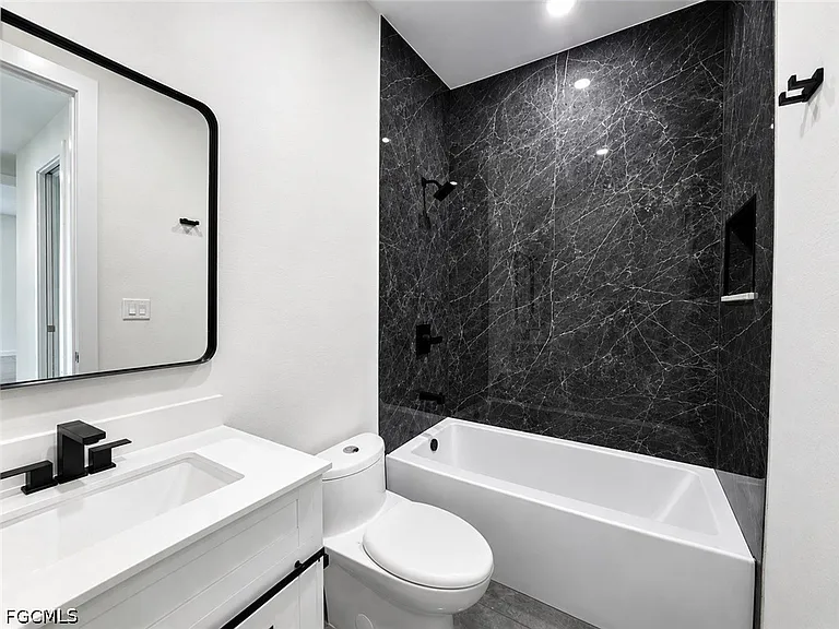 2402 George Ave S — Photo 5