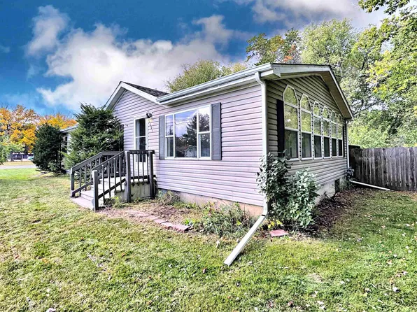 1021 E Elizabeth St, Shawano, WI 54166