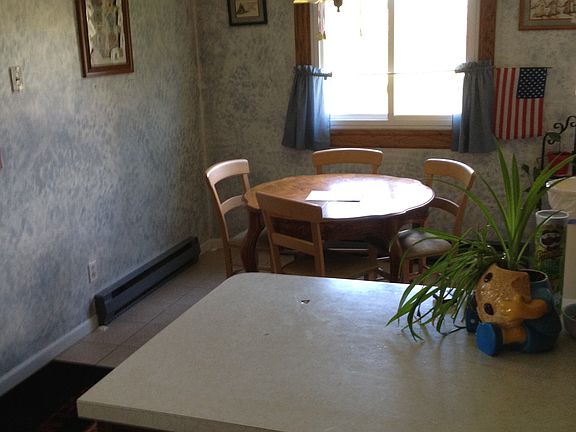 Table and chairs stay