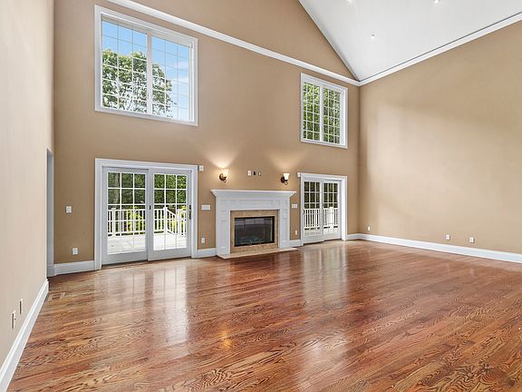 4th image of 4 Woodview Way