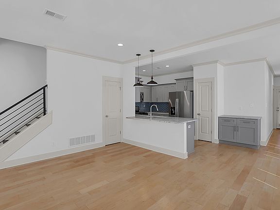 5th image of 5018 Wilburn Ave