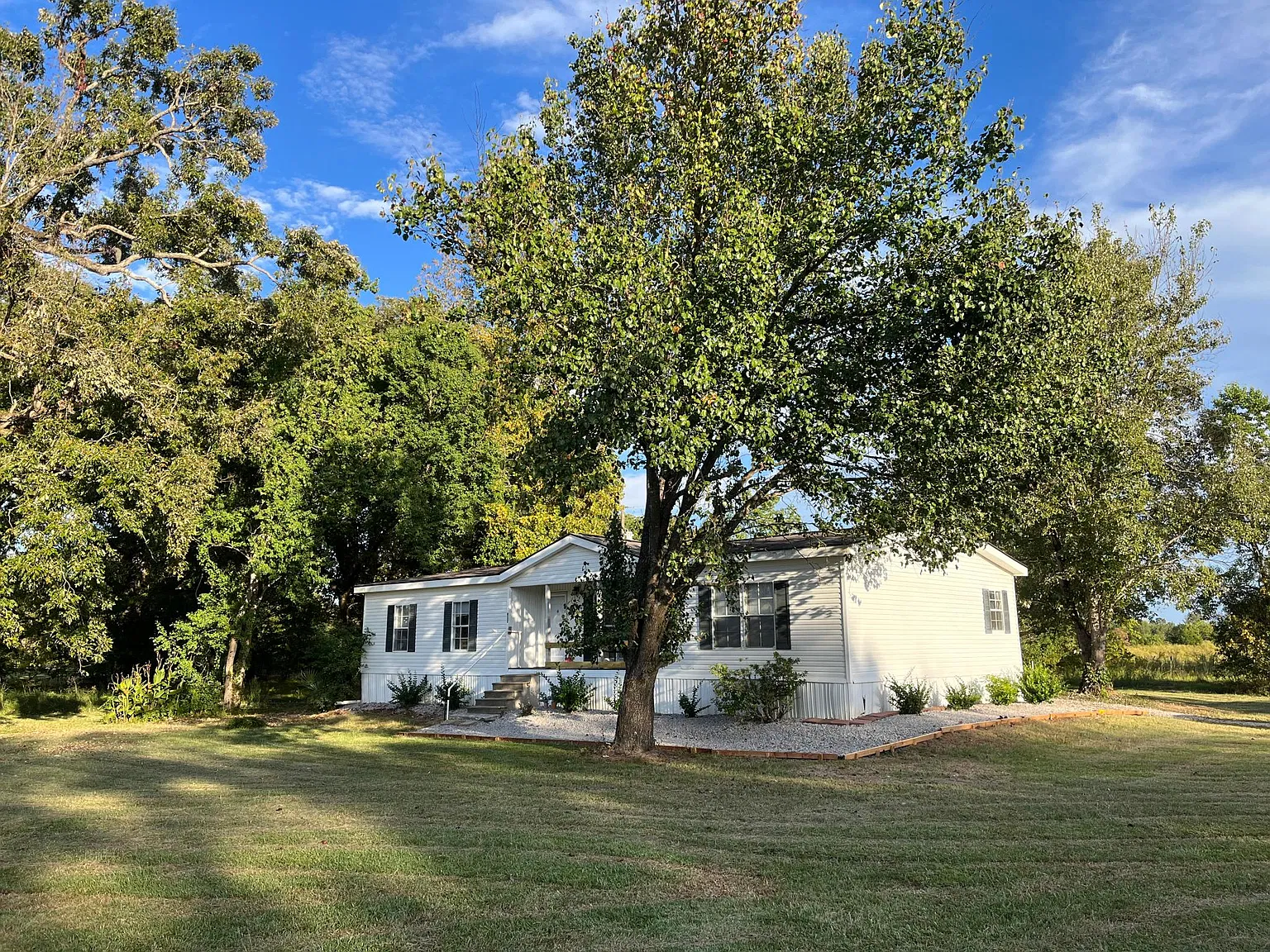 912 Meriwether Rd — Photo 2