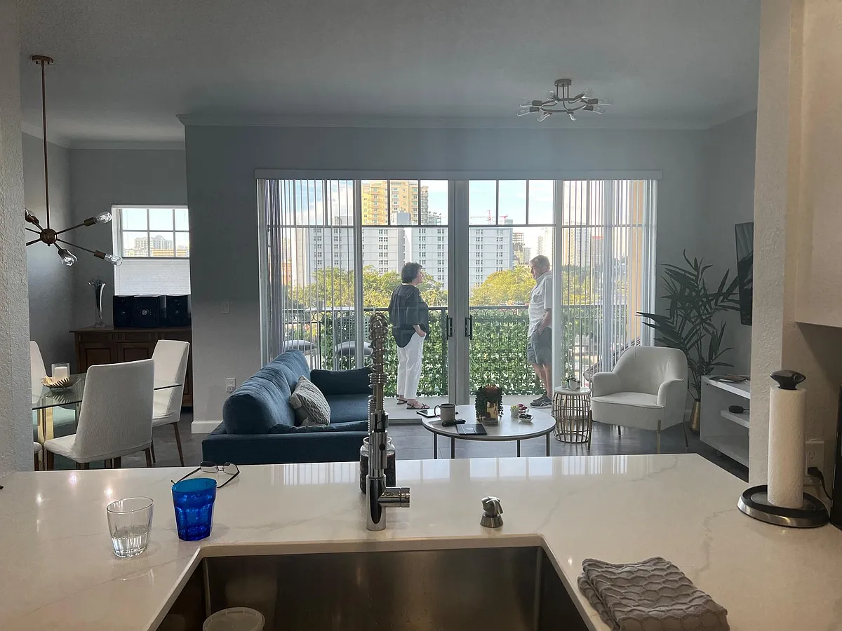 Building Photo - 1064 N Tamiami Trl #1407