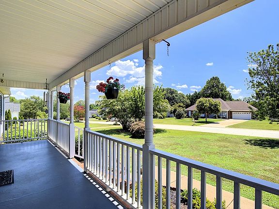 4th image of 305 Jacob Creek Dr