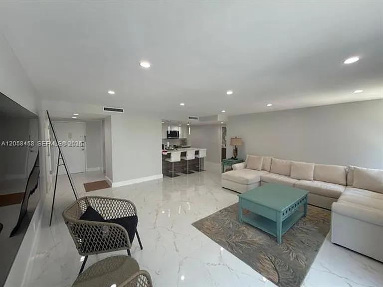 1800 Collins Avenue Cu #3H — Photo 1