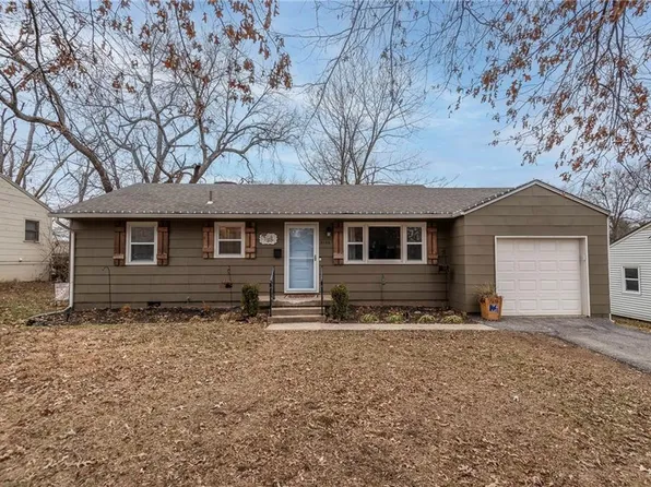 6126 Riggs Rd, Mission, KS 66202