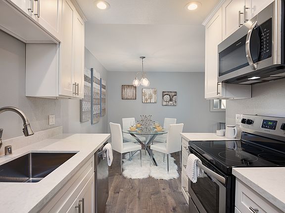3rd image of 320 Auburn Way APT 4