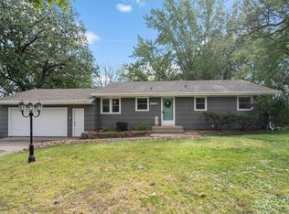 16861 Sherwood Rd, Minnetonka, MN 55345