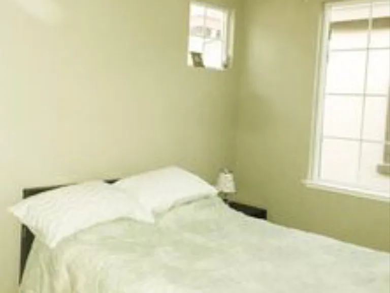 1044 Gridley Dr — Photo 5