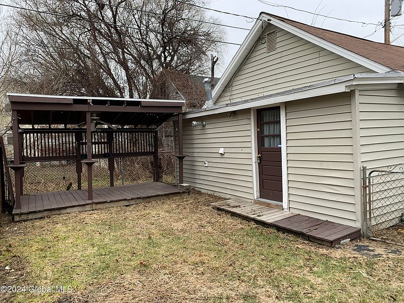 3rd image of 6 105 Street