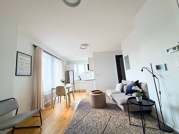 4th image of 699 E 6th St #605