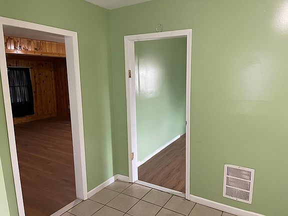 2nd image of 450 Shirley Ave