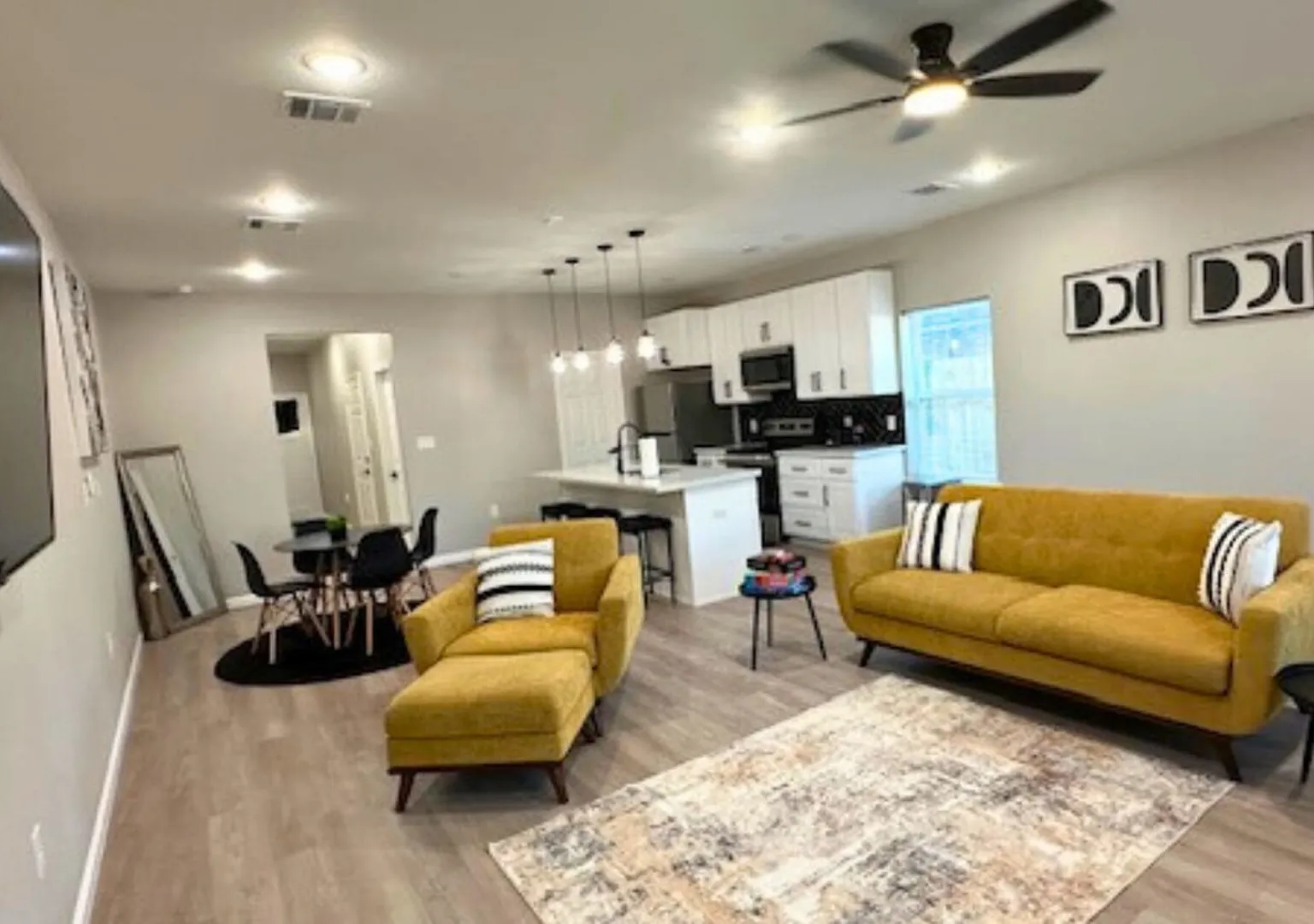 Quiet 3BR Stay | King Bed | Near Downtown — Photo 2