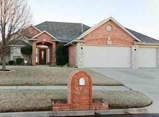 2616 SE 7th St, Moore, OK 73160