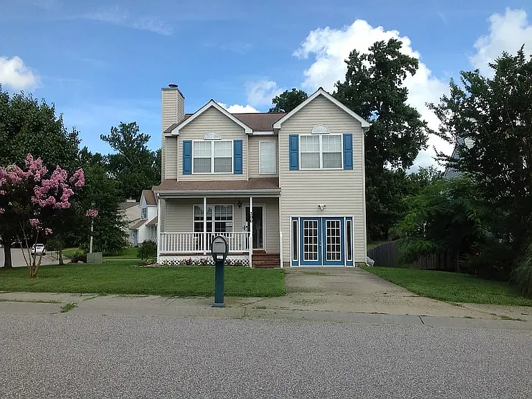 306 Brittania Dr — Photo 3
