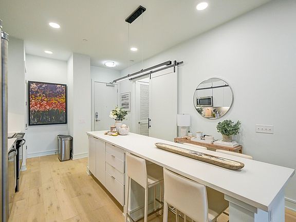 4th image of 1125 10th Ave N #303