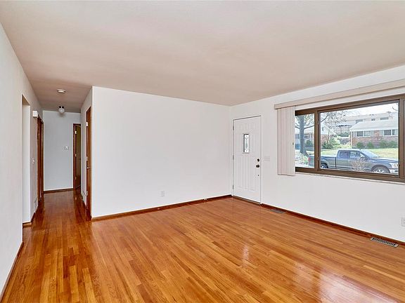 5th image of 10525 Scotland Dr