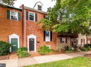 3896 University Dr, Fairfax, VA 22030
