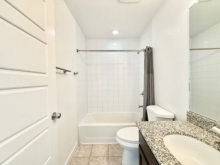 3rd Floor Full Bathroom