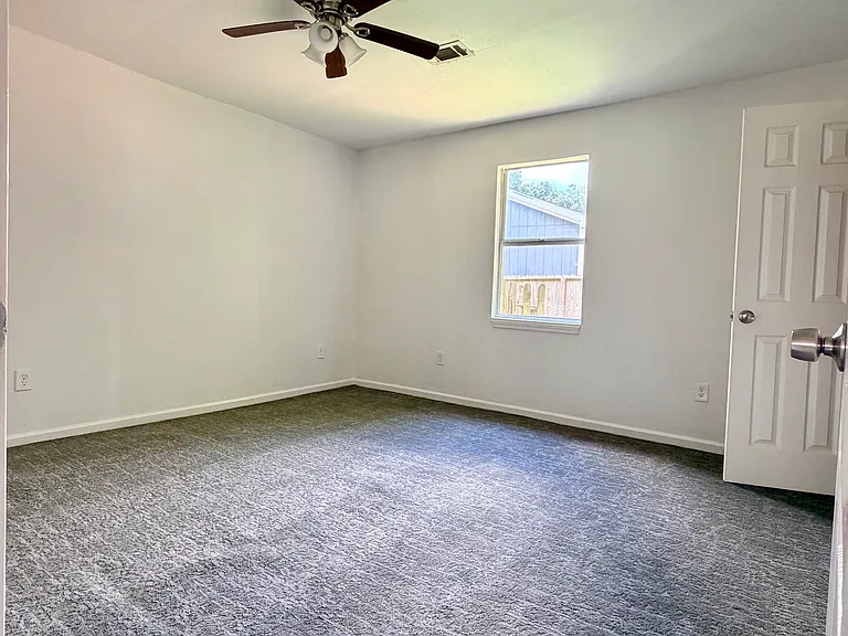 528 Pine St #2 — Photo 13