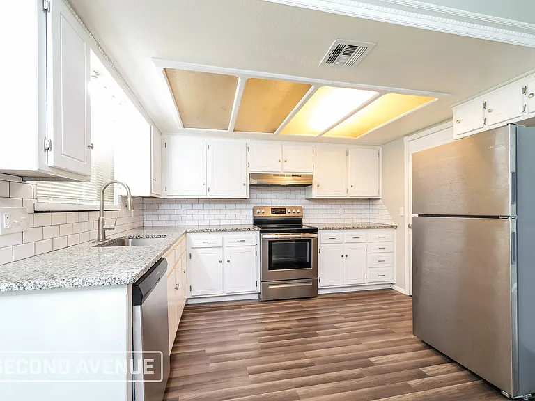1417 Edinburg Dr — Photo 6