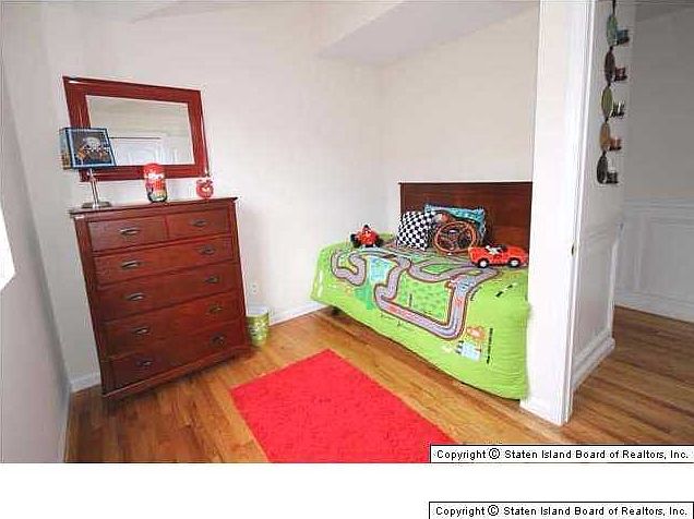 2nd image of 20 Plumtree Ln