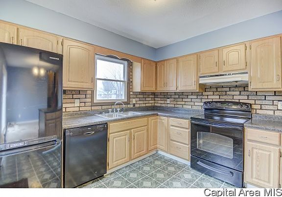 2nd image of 816 Flaggland Dr